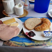 朝食ビュフェ。十分満足です。