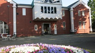 港の見える丘公園に隣接