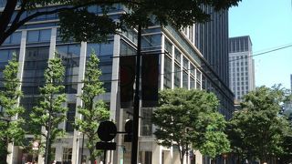 石畳のおしゃれなオフィス街