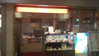 国内線T1到着エリアにある便利なレストラン