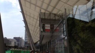 八重洲口は違う顔。グランルーフだ。