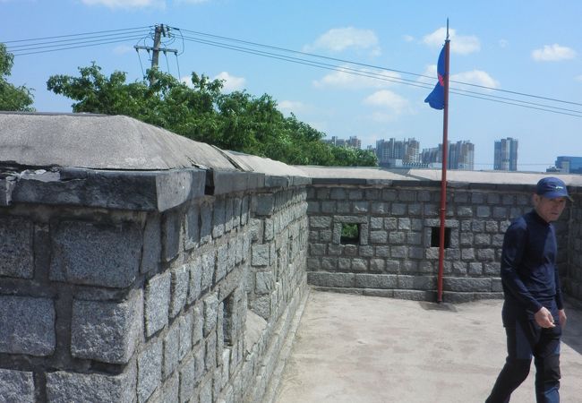 華城の東側の防御は固い
