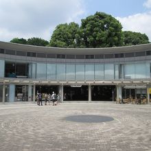 弓形・・・印象的な形です