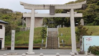 縁結びの神社として、カップルに人気スポット！