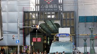 シャッター通り化とは無縁とも思える賑やかな商店街