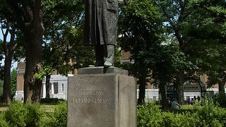 科学博物館の前