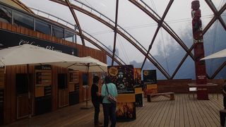 地底に輝く天の川