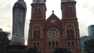 中身は普通の教会です