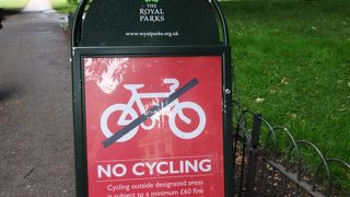 ケンジントン宮殿のそばの公園