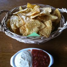 ナチョスチップとディップ(２種類)