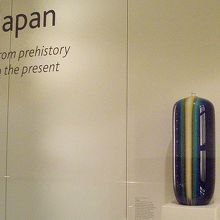 日本のものの展示です、八十吉さんの花瓶が見事