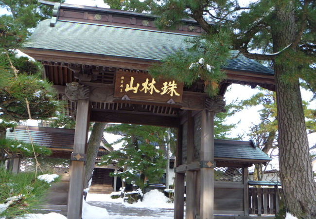 酒田の寺町の歴史あるお寺さん。