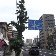 大淀中２方向を望む  (あみだ池筋 (ほぼ南側) からの眺め
