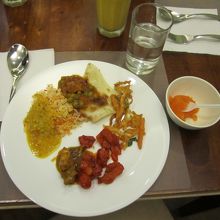 オレンジ色がデザート