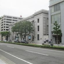 旧「横浜正金銀行神戸支店」であった「神戸市立博物館」