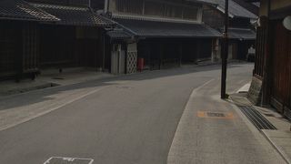 尾張藩からの援助もあり火災後から復旧した町並みが残る