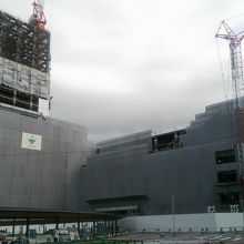 メインの２２階建てステーションビル