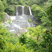 水遊びが出来る滝