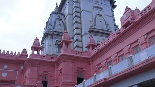 大学内にある寺院