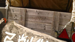 ヤギやヒツジと触れ合えるチーズレストラン