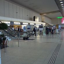 JALのチェックインカウンター