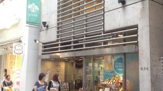 サロンやスクールも併設されてるショップ