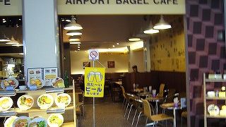 空港内好立地の軽食レストラン