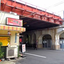 萩の茶屋駅前のガード（大阪市西成区）
