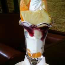 フルーツパフェ860円