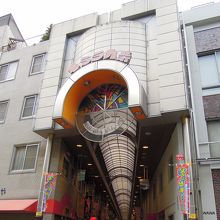 九条新道駅前商店街（大阪市西区）の通称は「キララ九条商店街」