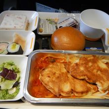 機内食１回目。ウェスタン。