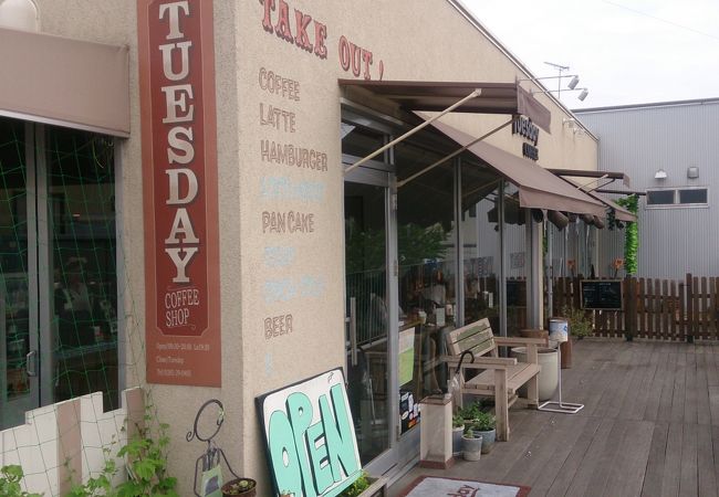 小山のハワイアンカフェ