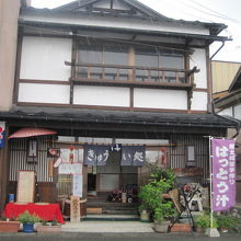 大正時代の建物をリフォームしたという店構え