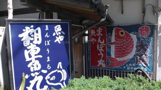 週末ランチタイムは行列ができる・・・