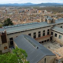 城壁から見下ろしたジローナ大学と旧市街地。