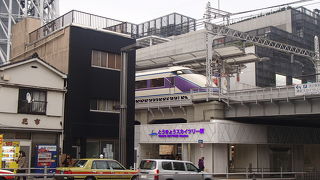 とうきょうスカイツリー駅からは、東京スカイツリーまで、雨に濡れる事なく入る事ができ、とても近くに出入り口が有ります。