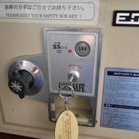 部屋の金庫　戻りますが25セントコインが必要