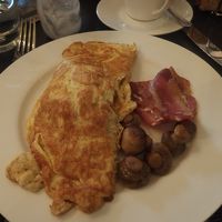 2日目朝食。このオムレツも美味しかった〜