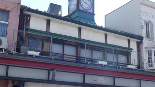 屋根の上の時計は正確でした