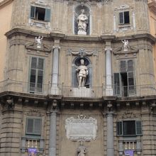 これが各四つ角にあります。