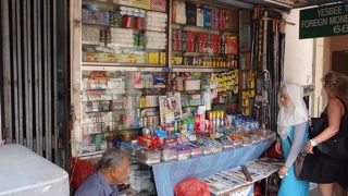 シルクのお店がたくさん