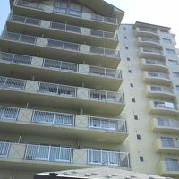 後ろがマンション