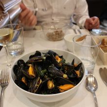 前菜はムール貝の蒸し焼きにしました