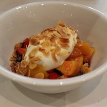 フルーツコンポートのようなもの。質が高い！