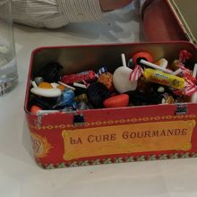 最後はコーヒーで締めました。これはついてくるお菓子。