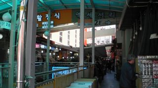 日本語の看板が多い