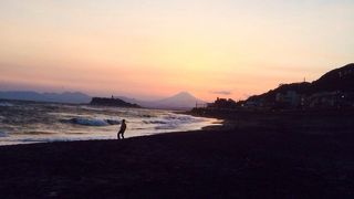 夕焼けの稲村ヶ崎と温泉