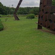 花や花火、運動公園や温水プールまである広大な公園