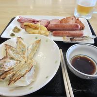 軽食。自家製ソーセージはおいしいです