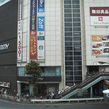 ちょっとしたデパート並みです。